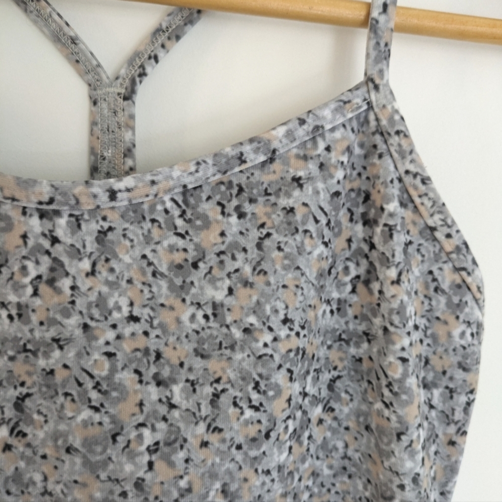 Lululemon Power Y Tank in Petite Fleur Silver Spoon Print Size 4 - Picture 3 of 8